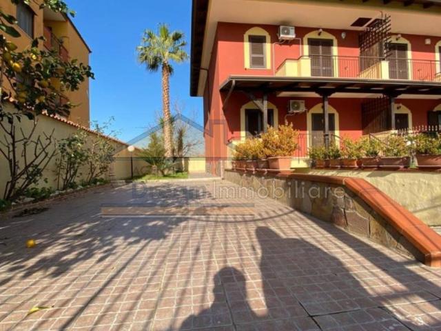 Villa a Schiera in affitto a Giugliano in Campania via Grotta dell'Olmo, non arredato/vuoto, giardino privato, box TrovaCasa