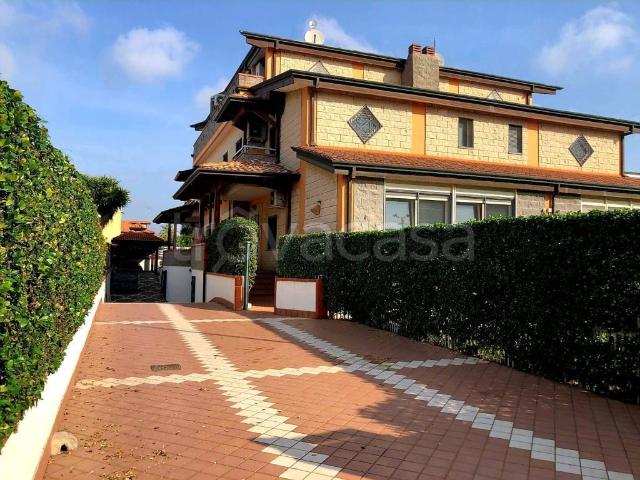 Villa a Schiera in affitto a Giugliano in Campania via Vicinale Massariola, 28, giardino privato, box, terrazzo TrovaCasa
