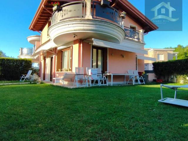 Villa a Schiera in affitto a Padenghe sul Garda via Sant'Anna, arredato, giardino, box TrovaCasa