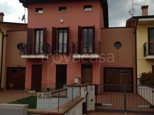 Villa a Schiera in affitto a Porto Mantovano, giardino privato, box, riscaldamento autonomo TrovaCasa