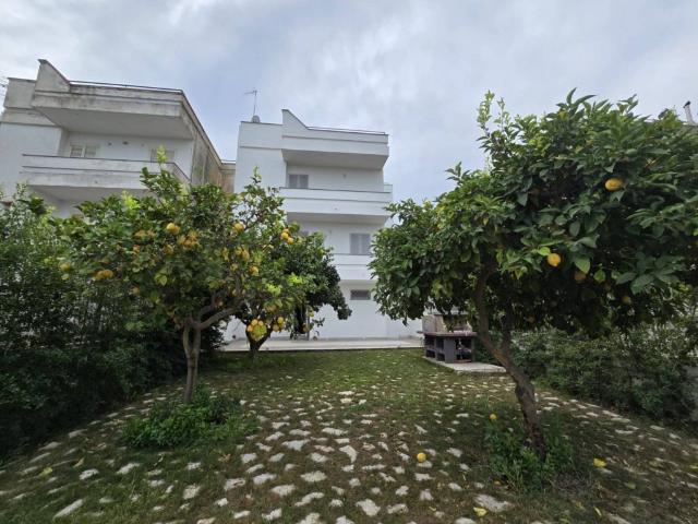 Villa a Schiera in affitto a Pozzuoli via Trepiccioni, giardino privato, box, terrazzo TrovaCasa