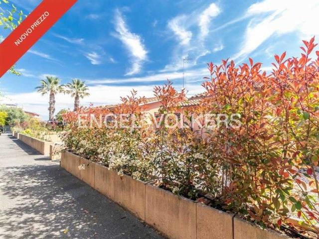 Villa a schiera in affitto a Roma