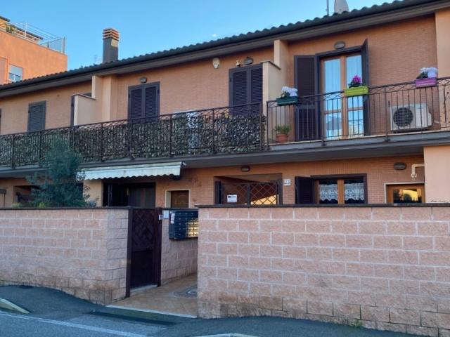 Villa a Schiera in affitto a Roma via degli estense 23, riscaldamento autonomo, parzialmente arredato, ascensore TrovaCasa