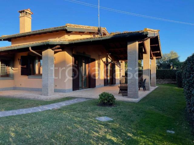 Villa a schiera in affitto a Roma via della Cecchignola, Cecchignola Giuliano Dalmata