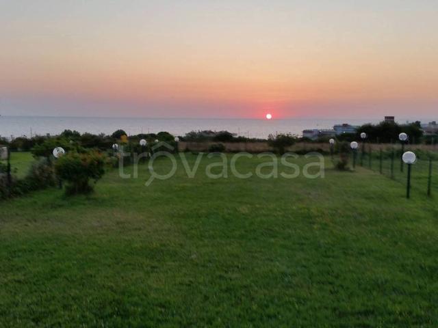 Villa a Schiera in affitto a Santa Marinella via Mar Caspio, arredato, giardino privato, caminetto TrovaCasa