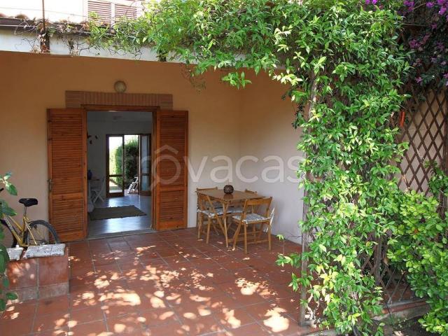 Villa a Schiera in affitto a Tarquinia via della Fattoria Romana, arredato, giardino privato, doppia esposizione TrovaCasa