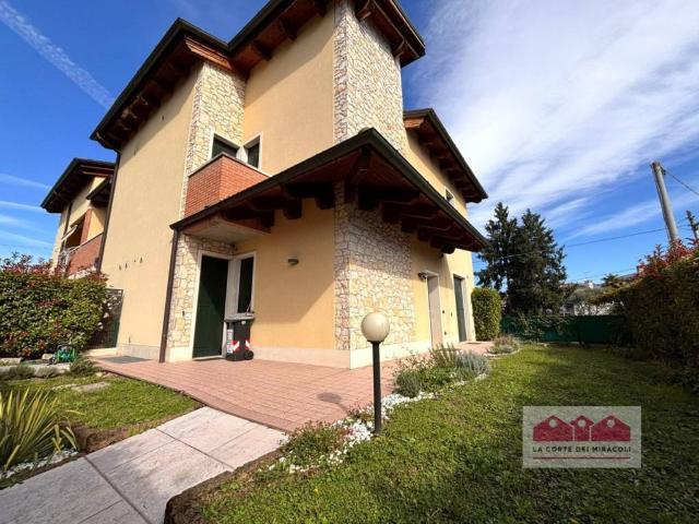Villa a Schiera in affitto a Torri di Quartesolo via del Lavoro, giardino privato, box, travi a vista TrovaCasa