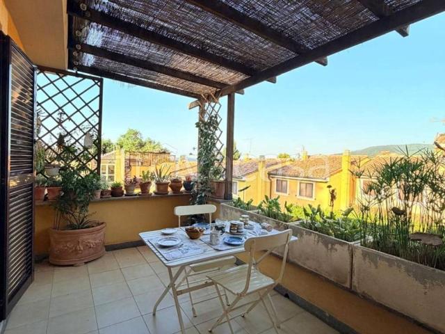 Villa a Schiera in affitto a Trevignano Romano via Londra, arredato, terrazzo, vista lago TrovaCasa