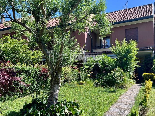 Villa a schiera in affitto a Usmate Velate