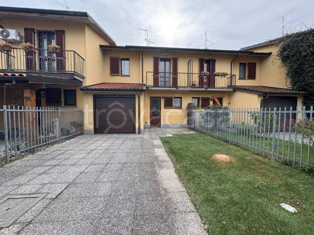 Villa a Schiera in affitto a Vistarino via Gabriele d'Annunzio, non arredato/vuoto, giardino privato, posto auto TrovaCasa