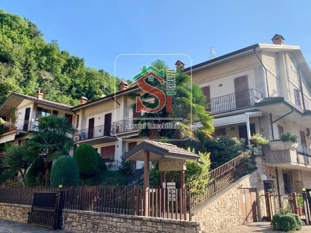 Villa a Schiera in affitto a Zogno via San Bernardino, 38/b, giardino privato, box, caminetto TrovaCasa