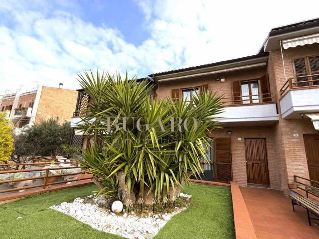 Villa a Schiera in affitto ad Ancona, giardino privato, box, caminetto TrovaCasa