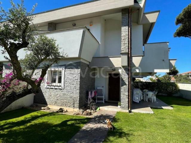 Villa a Schiera in affitto ad Anzio via Letizia in Fiore, 39, giardino privato, parzialmente arredato, balcone TrovaCasa