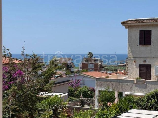 Villa a Schiera in affitto ad Anzio via Merope, arredato, giardino privato, terrazzo TrovaCasa