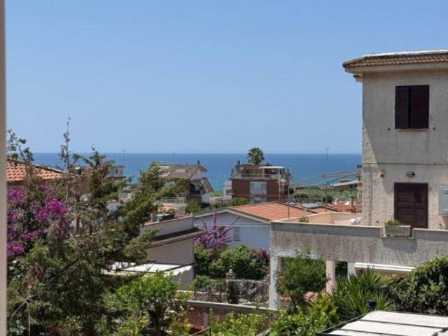 Villa a Schiera in affitto ad Anzio via Merope, arredato, giardino privato, terrazzo TrovaCasa
