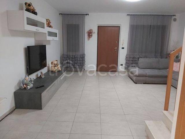 Villa a Schiera in affitto ad Ascoli Piceno, non arredato/vuoto, giardino privato, box TrovaCasa