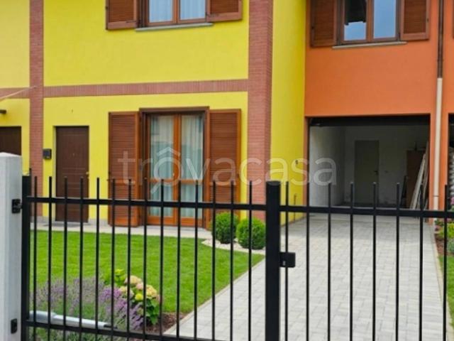 Villa a Schiera in in affitto da privato a Cadrezzate con Osmate via Don Guanella, 110, arredato, giardino privato, posto auto TrovaCasa