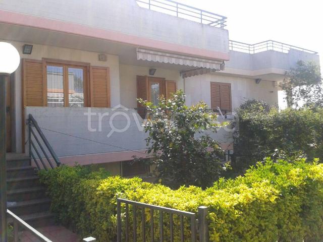 Villa a Schiera in in affitto da privato a Bisceglie via Sergio Sasso, 45, giardino, posto auto, da privato TrovaCasa