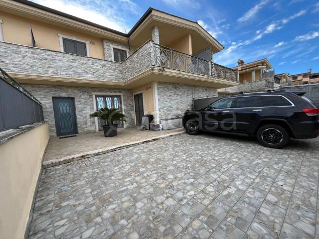 Villa a Schiera in in affitto da privato a Guidonia Montecelio via Germania, 15B, giardino, posto auto, terrazzo TrovaCasa