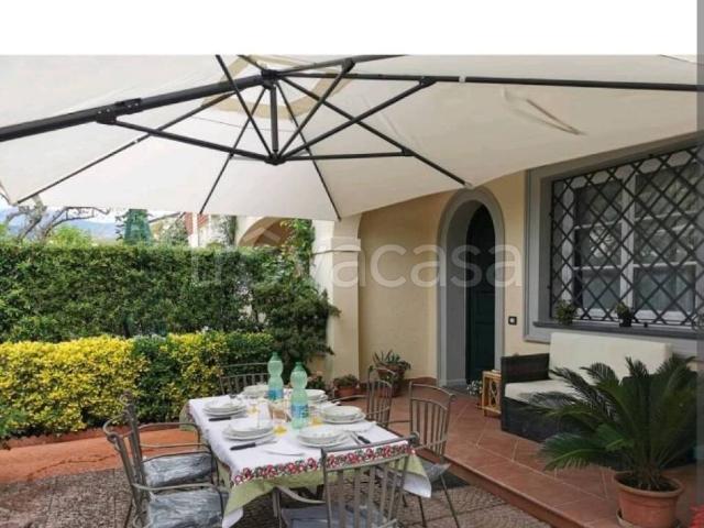 Villa a Schiera in in affitto da privato a Forte dei Marmi via Versilia, 304, giardino privato, posto auto, da privato TrovaCasa