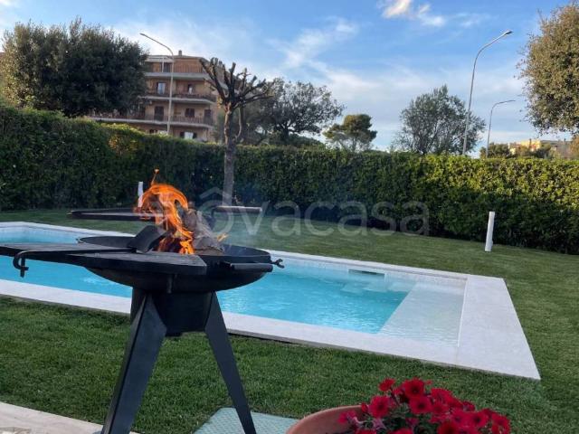 Villa a Schiera in in affitto da privato a Ladispoli via dei Satelliti, 2, da privato, piscina privata, angolo cottura TrovaCasa