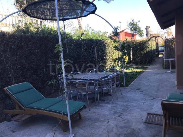Villa a Schiera in in affitto da privato a Ladispoli via della Vergine, giardino, da privato, doppi servizi TrovaCasa