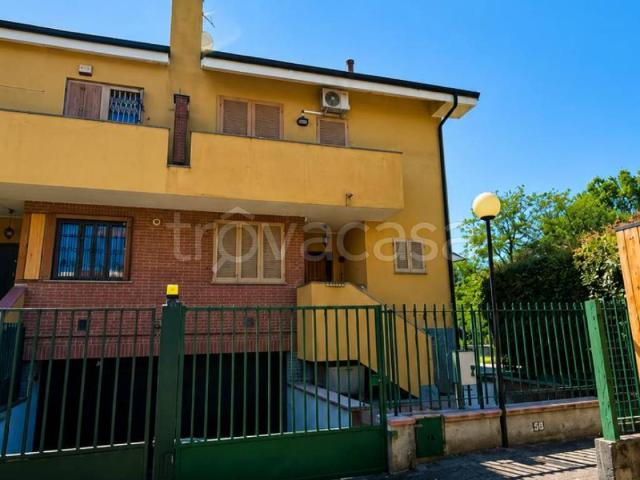 Villa a Schiera in in affitto da privato a Landriano via Don Primo Mazzolari, 18, giardino privato, da privato, box doppio TrovaCasa