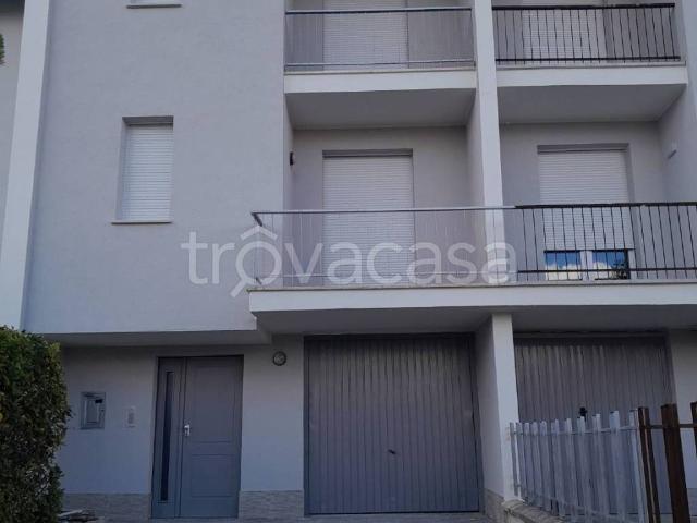 Villa a Schiera in in affitto da privato a L'Aquila via Acciano, 10, giardino privato, box, da privato TrovaCasa