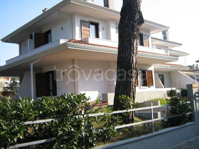 Villa a Schiera in in affitto da privato a Lignano Sabbiadoro villaggio Europa, 39, giardino, box, terrazzo TrovaCasa