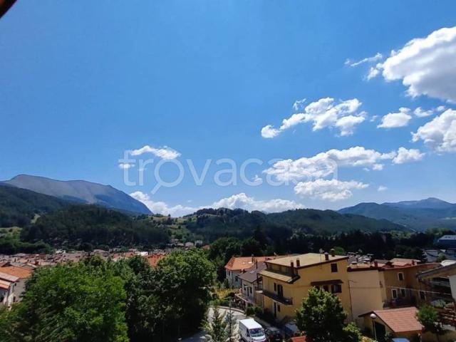 Villa a Schiera in in affitto da privato a Pescasseroli viale Erminio Sipari, 10, giardino privato, da privato, riscaldamento autonomo TrovaCasa