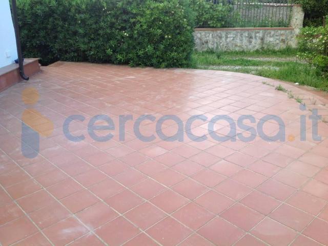 Villa a schiera in ottime condizioni, in affitto in Via Monte Ruscello, Pozzuoli