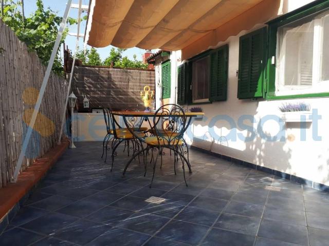 Villa a schiera in ottime condizioni, in affitto in Strada Provinciale Circumlago Di Lucrino, Pozzuoli