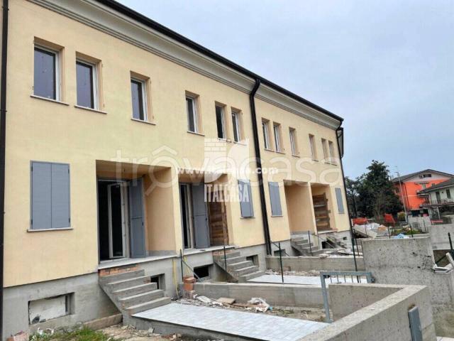 Villa a schiera in vendita a Mantova via Cadore, Lunetta Frassino