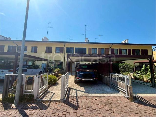 Villa a schiera in vendita a Manzano via Tina Modotti, 43