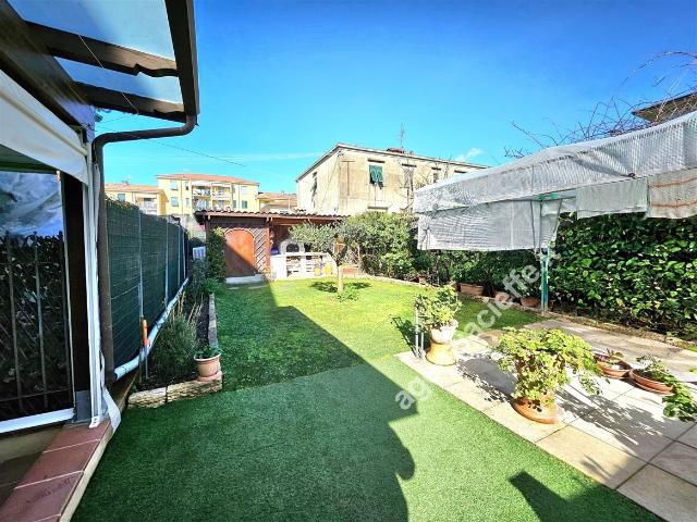 VILLA A SCHIERA in VENDITA a MASSA Massa di 7 vani