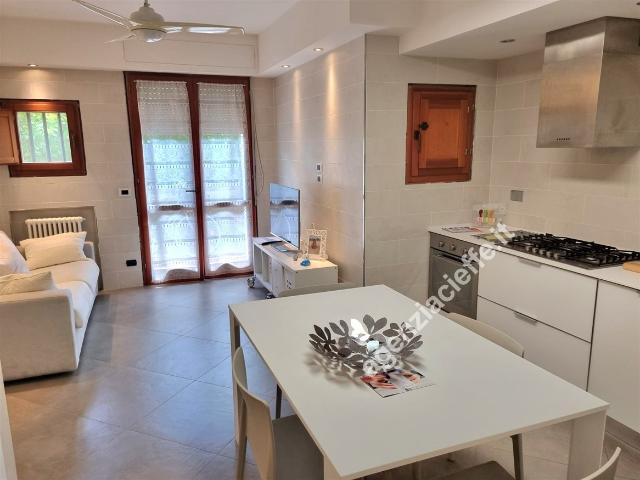 VILLA A SCHIERA in VENDITA a MASSA Marina di Massa di 4 vani
