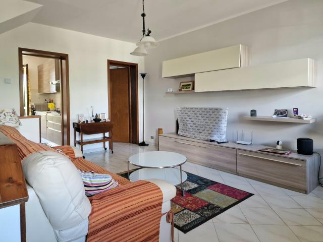 VILLA A SCHIERA in VENDITA a MASSA MARINA DI MASSA di 6 vani