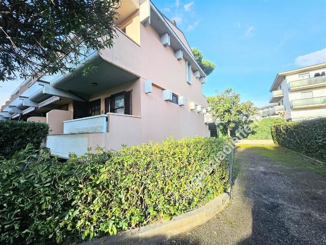 VILLA A SCHIERA in VENDITA a MASSA Marina di Massa di 6 vani