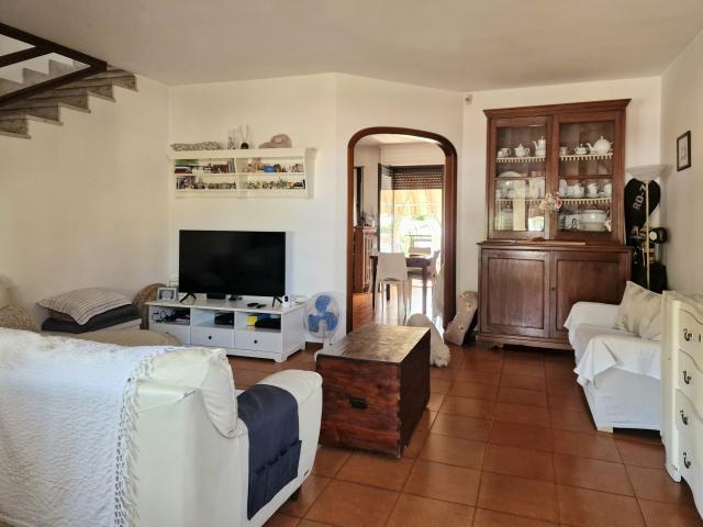 VILLA A SCHIERA in VENDITA a MASSA MARINA DI MASSA di 7 vani