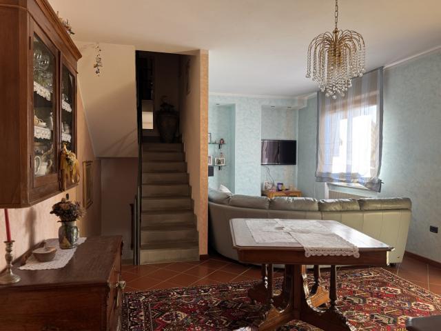 VILLA A SCHIERA in VENDITA a MASSA QUERCIOLI/RINCHIOSTRA di 6 vani