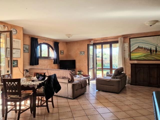 VILLA A SCHIERA in VENDITA a MASSA QUERCIOLI/RINCHIOSTRA di 8 vani