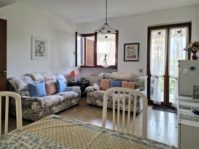VILLA A SCHIERA in VENDITA a MASSA RONCHI di 5 vani