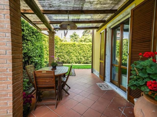 Villa a schiera in vendita a Massa via Pisa