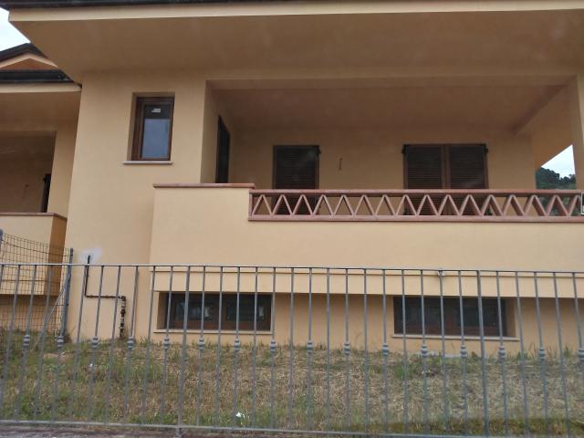 VILLA A SCHIERA in VENDITA a MASSAROSA di 9 vani