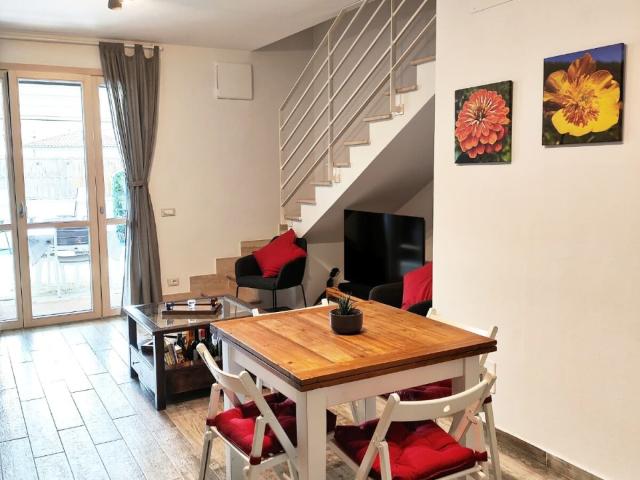 VILLA A SCHIERA in VENDITA a MASSAROSA Piano Di Conca di 5 vani