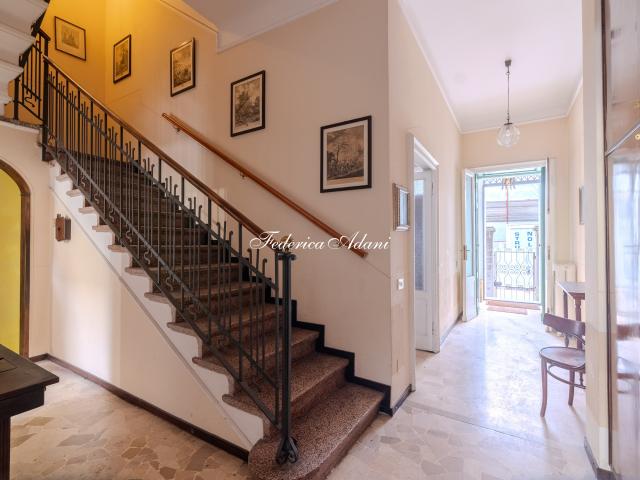VILLA A SCHIERA in VENDITA a MILANO PORTA VITTORIA / VIALE CORSICA di 6 vani