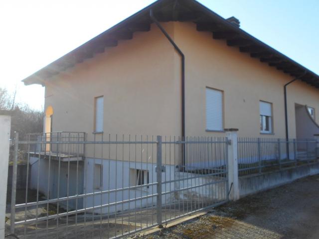 VILLA A SCHIERA in VENDITA a MONCRIVELLO di 6 vani