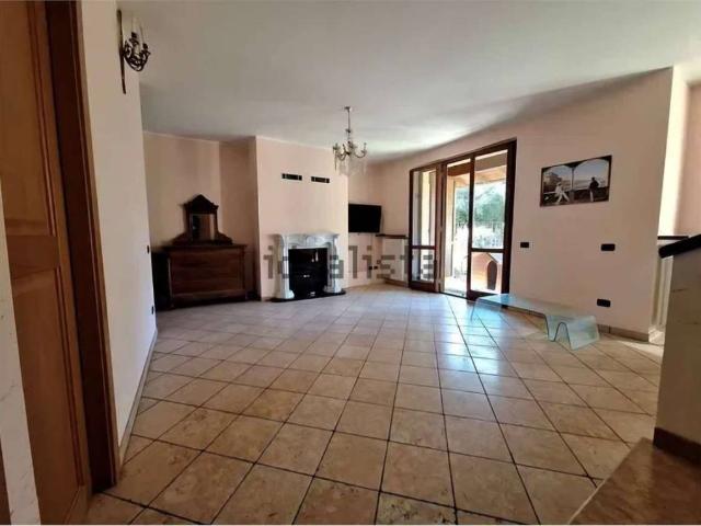 Villa a schiera in vendita a Montano Lucino via fai, Lucino