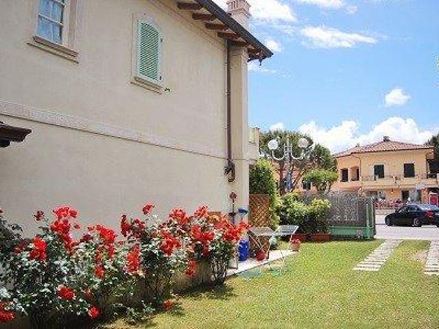 Villa a schiera in vendita a Montignoso