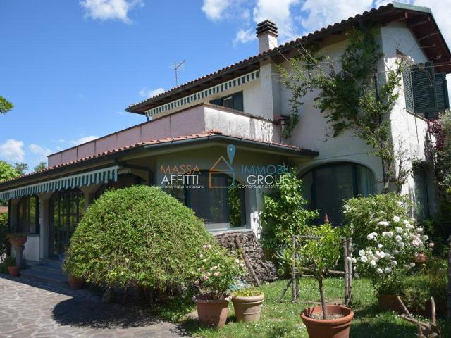 Villa a schiera in vendita a Montignoso